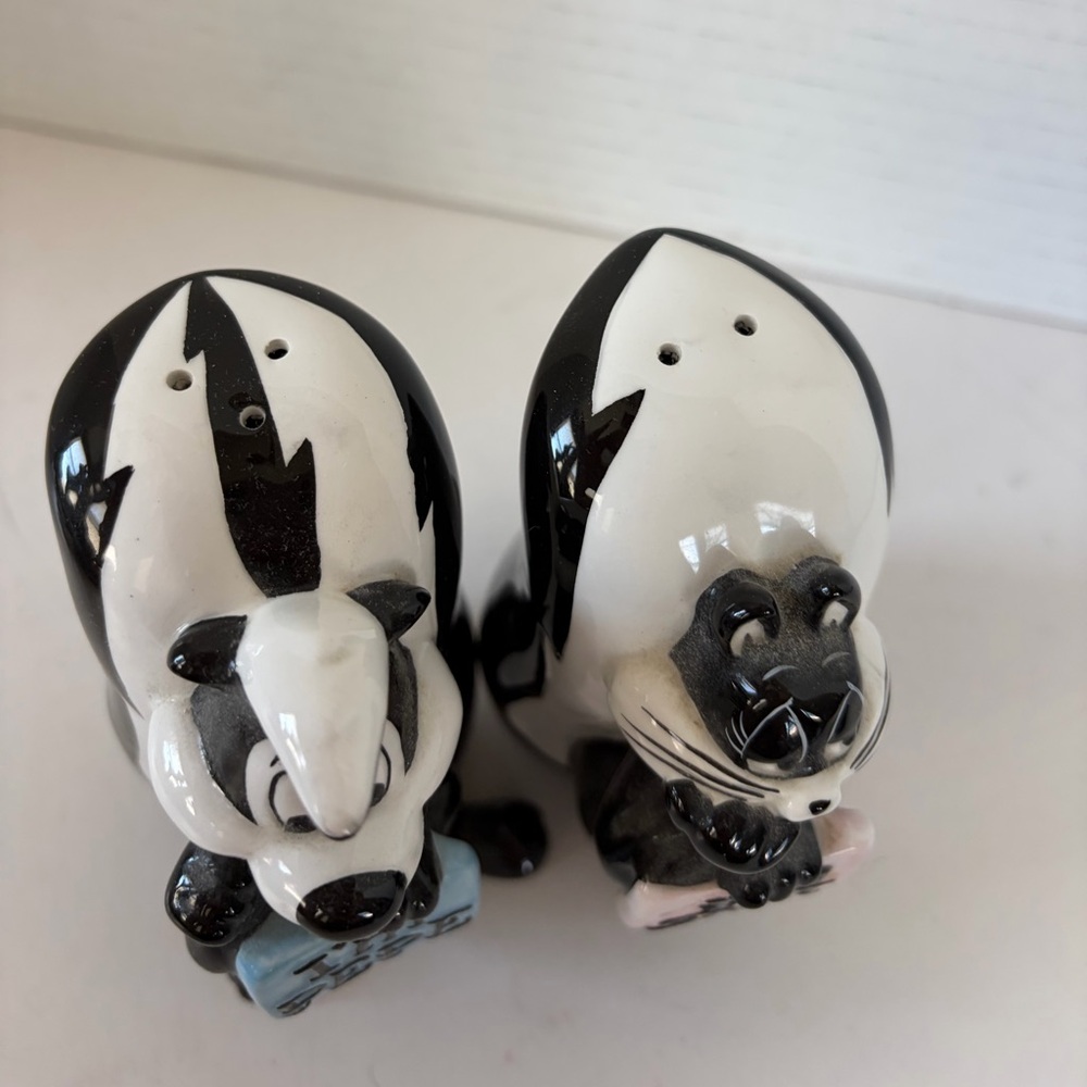 Looney Tunes Pepé Le‎ Pew and Penelope salt and pepper shakers vintage - Picture 5 of 6
